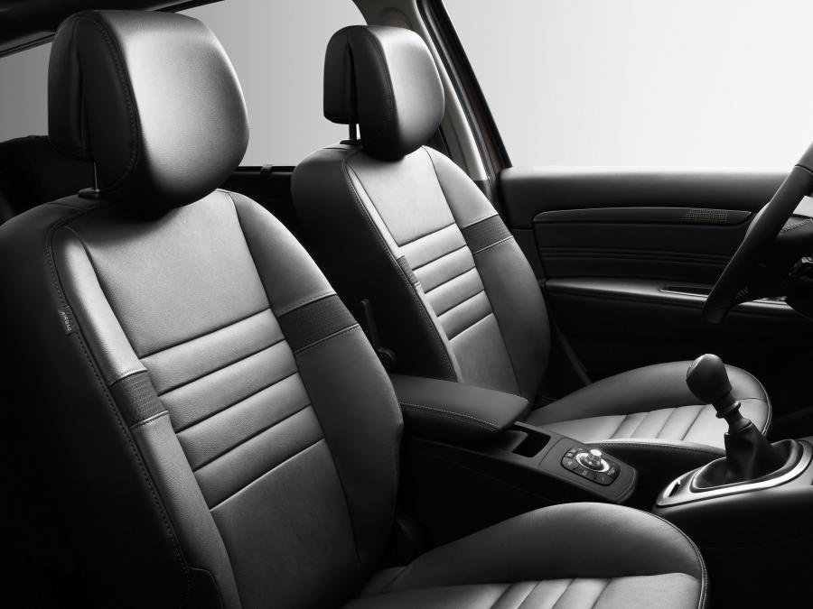 Интерьер Renault Scenic 2009 года  (фото 2 из 44)